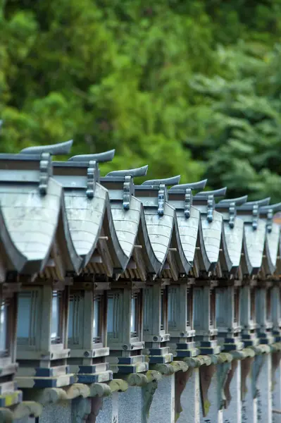 Старе Кладовище Гробницями Влітку Японії — стокове фото