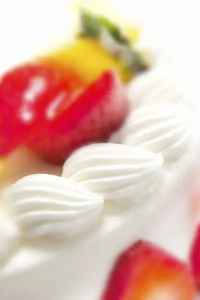 Vista Ravvicinata Deliziosa Torta Con Panna Frutta Bacche — Foto Stock