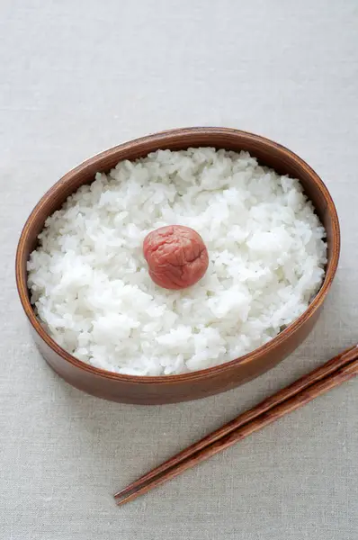 Japon Mutfağı Erikli Pirinç Yakın Plan — Stok fotoğraf
