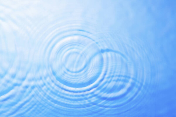 circles on water surface