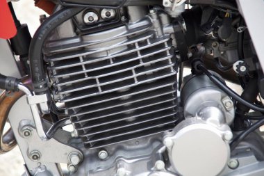 Modern motosikletin detaylı yakın çekim görüntüsü