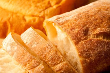 Taze fırınlanmış ekmeğin yakın plan görüntüsü              