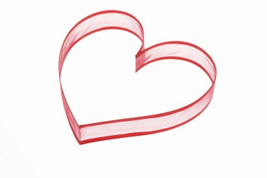 Beyaz arkaplanda kalp şekli