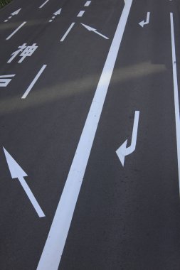Yoldaki trafik işaretleri