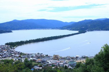 Miyazu Körfezi, Kuzey Kyoto 'nun kıyı bölgesi.