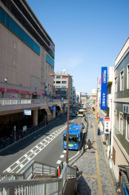 Yaz günü Japon caddesi manzarası