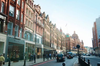 Şehir merkezinin sokak manzarası, Londra, İngiltere.