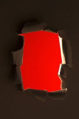 Yırtık bir kağıt parçası.