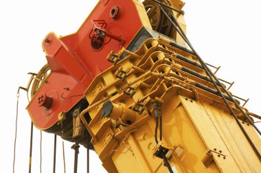 İnşaat alanında metal donanım makinesi