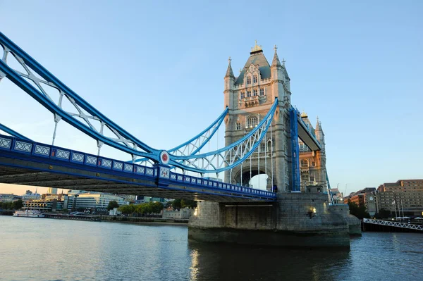 Tower Bridge Famoso Símbolo Icónico Londres Cruza Río Támesis Inglaterra —  Fotos de Stock