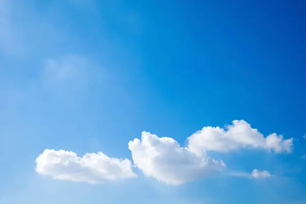 美しい青空と白い雲 — ストック写真