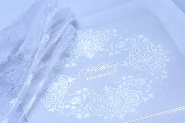 Krásná Bílá Svatební Pozvánka Krajkové Svatební Rukavice — Stock fotografie