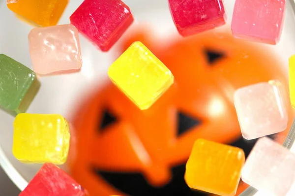 Halloween Kürbis Und Süßigkeiten — Stockfoto