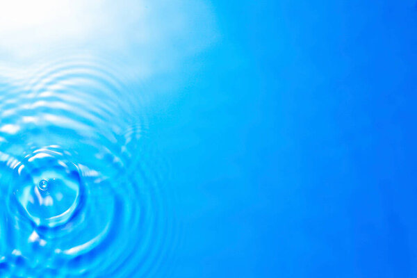 circles on water surface