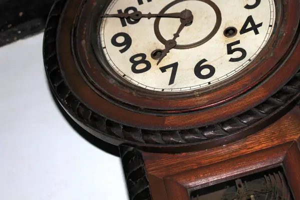 Velho Relógio Madeira Fundo Close — Fotografia de Stock