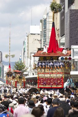  Gion Matsuri festivali için her yıl Kyoto 'da dev hoko şamandırası düzenleniyor.