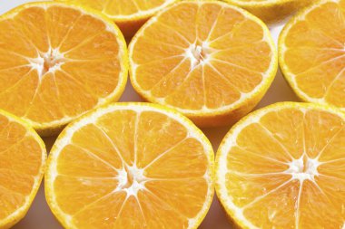 Arka planda taze portakal meyveleri, kapatın.