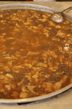 Lezzetli Asya çorbasının yakın plan görüntüsü