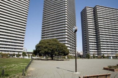 Yaz günü Japon caddesi manzarası