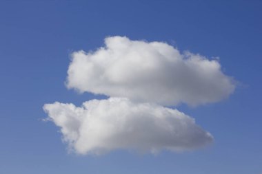 mavi gökyüzü ve beyaz bulutlar, doğal arkaplan