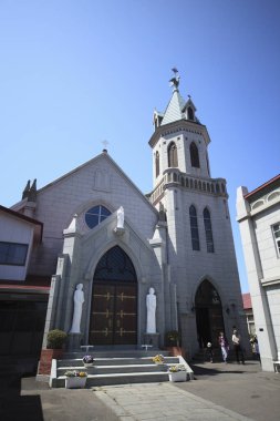 Şehirdeki katedral binası manzarası, din kavramı