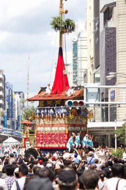  Gion Matsuri festivali için her yıl Kyoto 'da dev hoko şamandırası düzenleniyor.