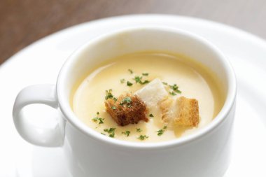 balkabağı çorbası ve kremalı ekmek..