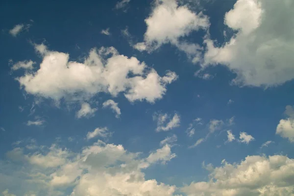 Fehér Felhők Kék Égen Nappali Kilátás — Stock Fotó