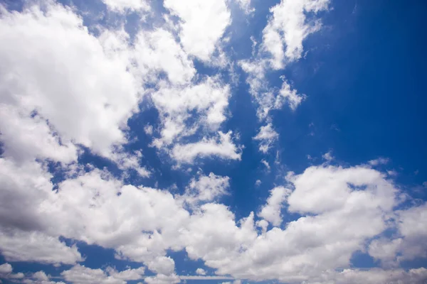 Kék Fehér Felhők Háttér — Stock Fotó