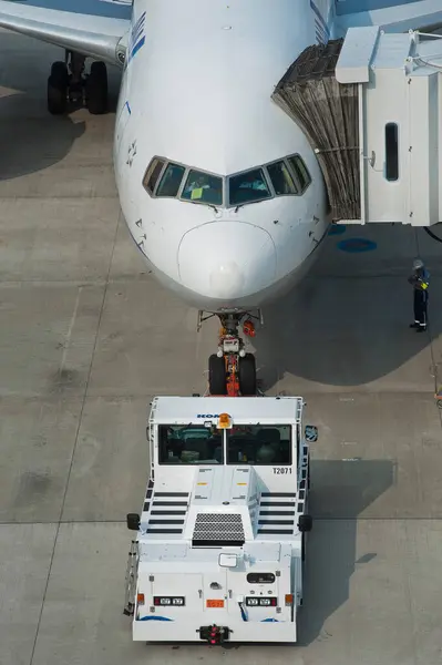 Moderna Flygplan Och Passagerare Jet Bakgrunden — Stockfoto