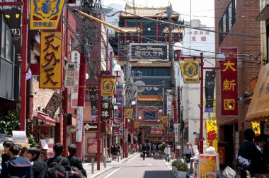 Yazın Japon caddesi meşgul.