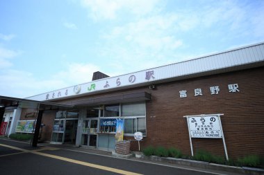 Yazın Japon caddesi, Tokyo, Japonya.