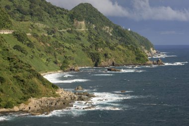 Kayanın tepesinden deniz manzarası