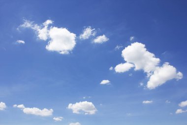 Mavi gökyüzü ve bulutlar arka plan