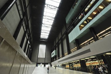 Modern binanın içi.