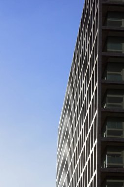 modern ofis binası dış ve mavi gökyüzü