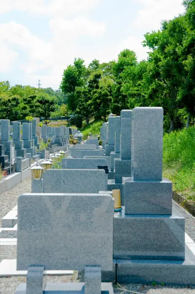 Bellissimo Cimitero Tranquillo Con Tombe Estate Giappone — Foto Stock