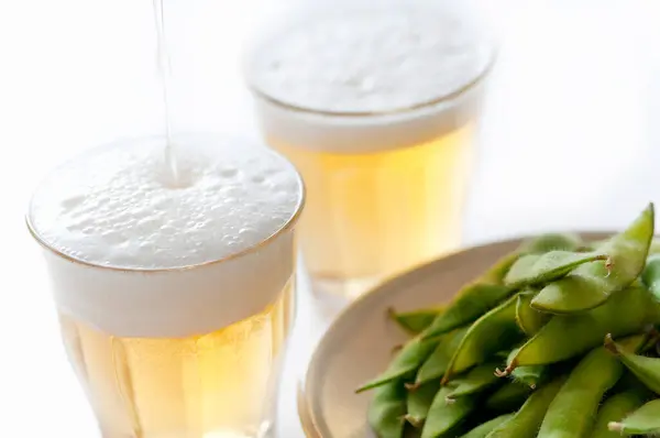 Mugs Cold Beer Green Beans Close — Stock Photo, Image