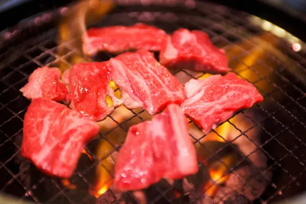 Gotowanie Mięsa Grilla Restauracji — Zdjęcie stockowe