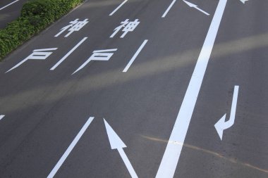 Japonya 'da trafik işaretleri ve oklar