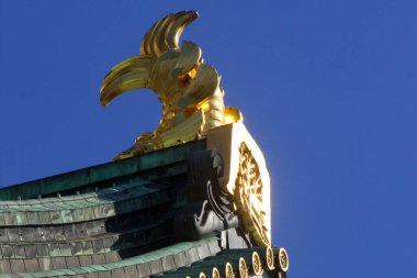  Altın Shachi (kin shachi) Nagoya Kalesi 'nde altınla süslenmiş bir katil balina.