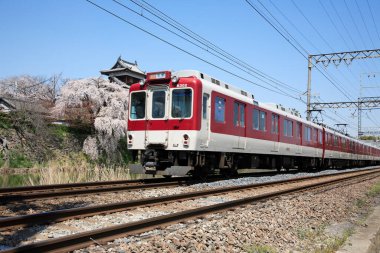 Kyoto hattındaki ana araç ve Japonya 'daki tren.