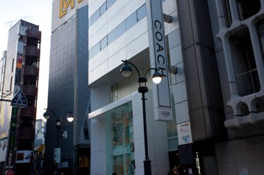 Şehir arka planı, güzel şehir manzarası alacakaranlıkta, Japonya 