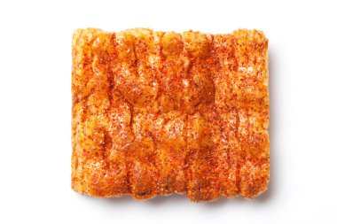 Beyaz arka planda geleneksel Japon Senbei pirinç krakeri.                                          