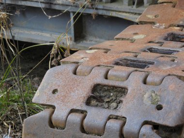 Arka planda taşınmak için paslı demir, kapat