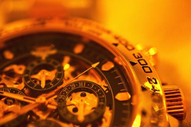 Lüks altın kol saati manzarası 