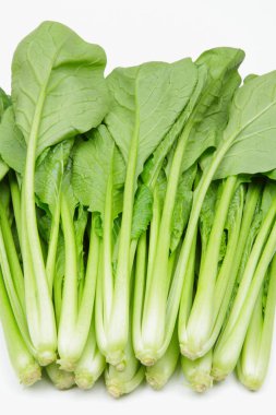 Beyaz arka planda Çin lahanası 