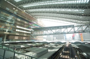 Osaka tren istasyonu gündüz, Japonya