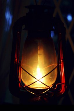 Gece feneri mumla kapat.