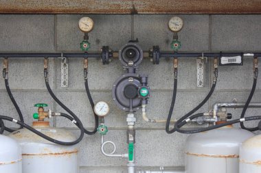 Arka planda gaz kazanı görüntüsü, kapat